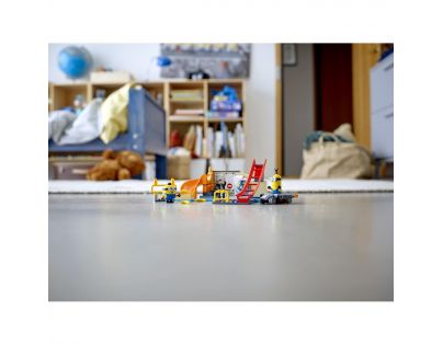 LEGO® Minions 75546 Mimoni v Gruově laboratoři