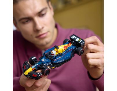 LEGO® Speed Champions 77243 Závodní auto Oracle Red Bull Racing RB20 F1® - Poškozený obal