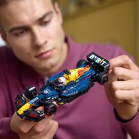LEGO® Speed Champions 77243 Závodní auto Oracle Red Bull Racing RB20 F1® - Poškozený obal 4