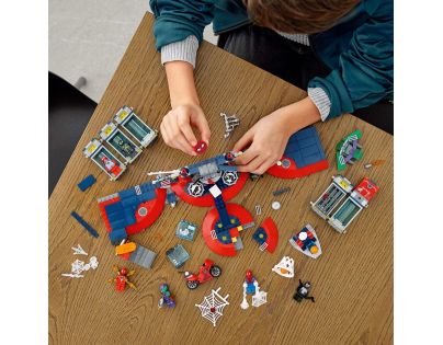 LEGO® Super Heroes Útok na pavoučí doupě
