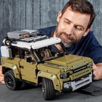 LEGO® Technic 42110 Land Rover Defender 3