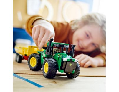 LEGO® Technic 42136 John Deere 9620R 4WD Tractor - Poškozený obal