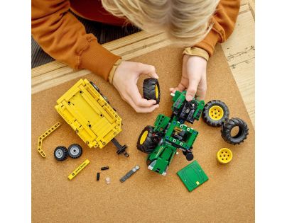 LEGO® Technic 42136 John Deere 9620R 4WD Tractor - Poškozený obal