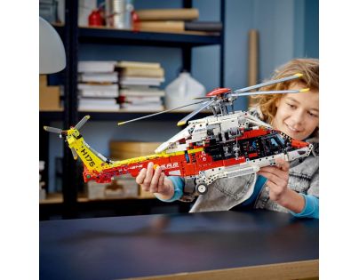 LEGO® Technic 42145 Záchranářský vrtulník Airbus H175 - Poškozený obal