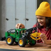 LEGO® Technic 42157 Lesní traktor John Deere 948L-II 3
