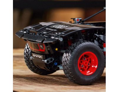LEGO® Technic 42160 Audi RS Q e-tron