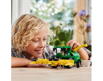 LEGO® Technic 42168 John Deere 9700 Forage Harvester - Poškozený obal