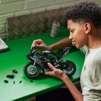 LEGO® Technic 42170 Motorka Kawasaki Ninja H2R - Poškozený obal 3