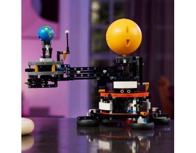 LEGO® Technic 42179 Planeta Země a Měsíc na oběžné dráze - Poškozený obal