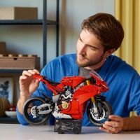 LEGO® Technic 42202 Motorka Ducati Panigale V4 S 3