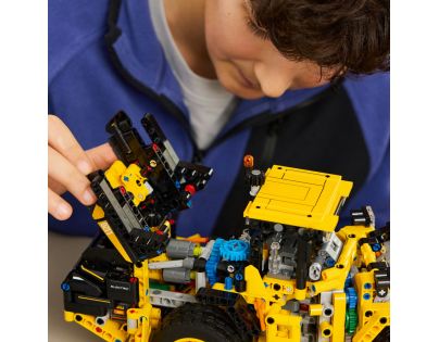 LEGO® Technic 42209 Kolový nakladač Volvo L120 Electric - Poškozený obal
