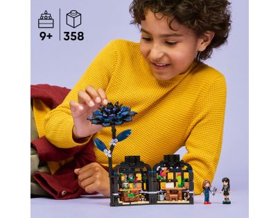 LEGO® Wednesday 76784 Černá jiřina