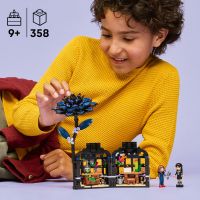LEGO® Wednesday 76784 Černá jiřina 3