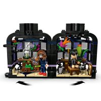 LEGO® Wednesday 76784 Černá jiřina 4