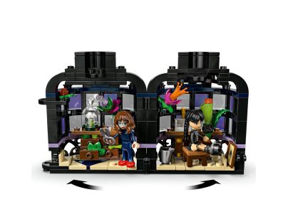LEGO® Wednesday 76784 Černá jiřina