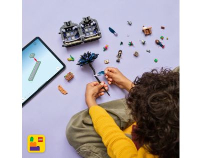 LEGO® Wednesday 76784 Černá jiřina