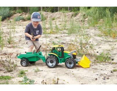 Lena Traktor se lžící a přívěsem