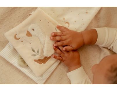 Little Dutch Textilní knížka s aktivitami Newborn Naturals