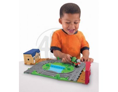 Fisher Price Mašinka Tomáš Take-n-Play hrací kufříková sada - Percy na poště