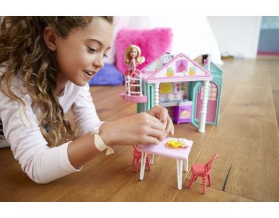 Mattel Barbie Chelsea a domeček