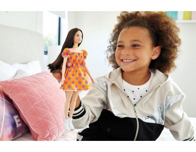 Mattel Barbie modelka oranžové šaty s puntíky
