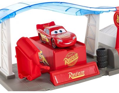 Mattel Cars 3 filmový herní set Florida speedway pit stop