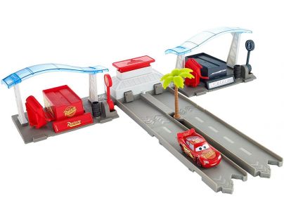 Mattel Cars 3 filmový herní set Florida speedway pit stop