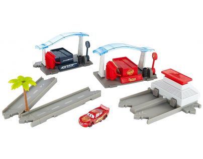 Mattel Cars 3 filmový herní set Florida speedway pit stop