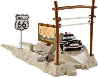 Mattel Cars Vystřelovač - Highway Hideout