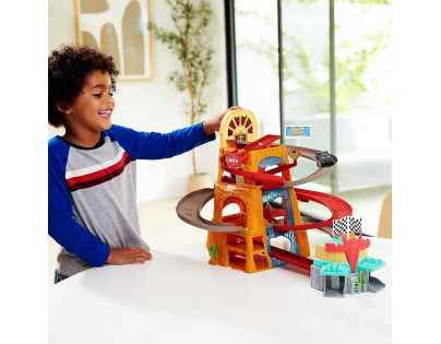 Mattel Cars závodní dráha Kardanova Lhota