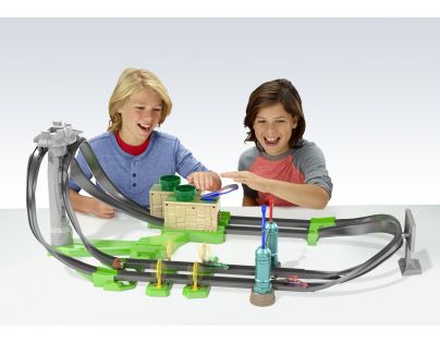 Mattel Hot Wheels Mario Kart Dvojitý závodní okruh