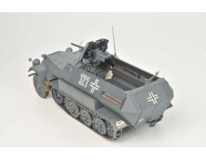 Zvezda Model Kit tank Sd.Kfz.251 10 w 3.7cm PAK RR 1:35
