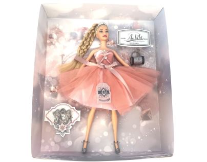 Panenka, růžové šaty 2