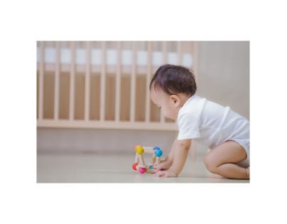 Plan Toys Tvarovací chrastítko Čtverec