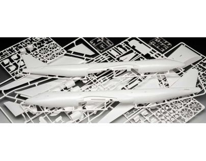 Revell Plastic ModelKit letadlo Boeing 747-8F UPS 1:144