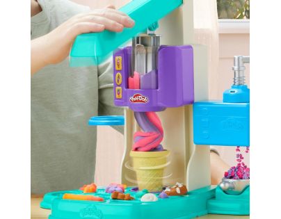 Play-Doh Zakřivená zmrzlinárna