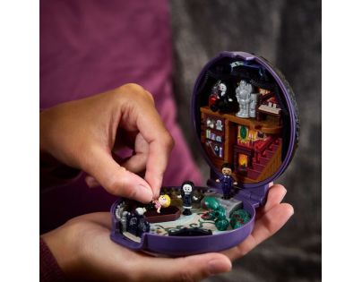 Mattel HXW25 Polly Pocket Sběratelská pocketka Addamsova rodina