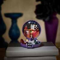 Mattel HXW25 Polly Pocket Sběratelská pocketka Addamsova rodina 4