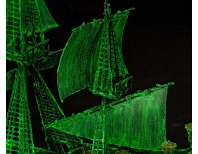 Revell EasyClick loď Ghost Ship Night color 1:150