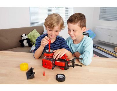 Revell Junior Kit traktor s figurkou 1 : 20 červený