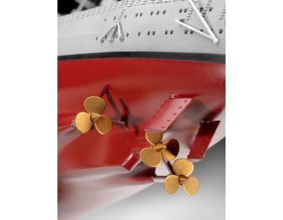 Revell Plastic ModelKit loď Battleship Bismarck 1:350