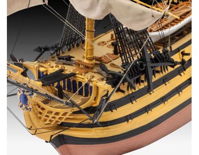 Revell Plastic ModelKit loď H.M.S. Victory 1 : 225