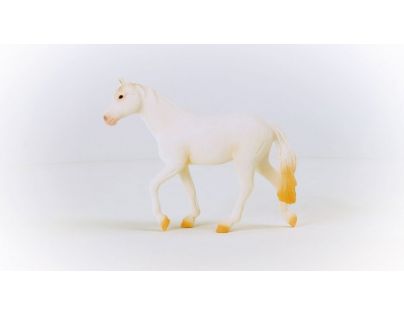 Schleich Zvířátko Klisna plemene Camarillo