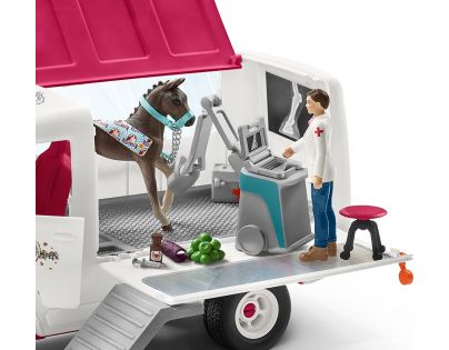 Schleich Mobilní veterinářská klinika s klisnou a ošetřovatelem