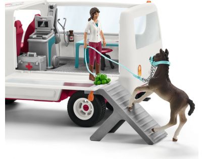Schleich Horse Club Nová mobilní veterinární klinika s klisnou a ošetřovatelem