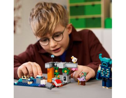 LEGO® Minecraft® 21274 Setkání se Strážcem