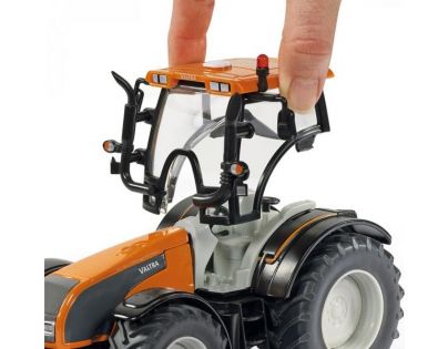 Siku Farmer Traktor se zadní sekačkou 1:32