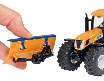 Siku Super Traktor s přední radlicí a sypačem soli 1:50