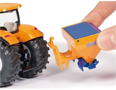 Siku Super Traktor s přední radlicí a sypačem soli 1:50