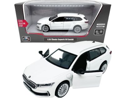 Sparkys 1:35 Škoda Superb IV Combi bílé